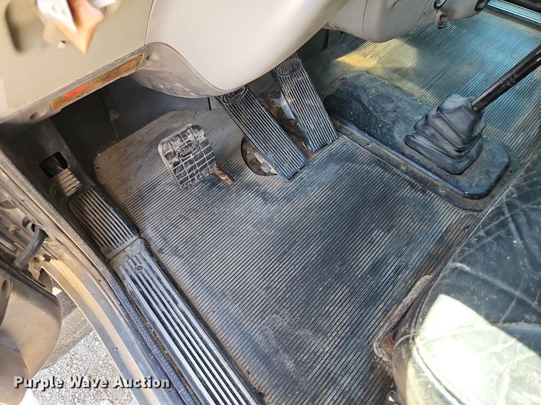 image for item EI3640 2006 Peterbuilt 379 semi truck