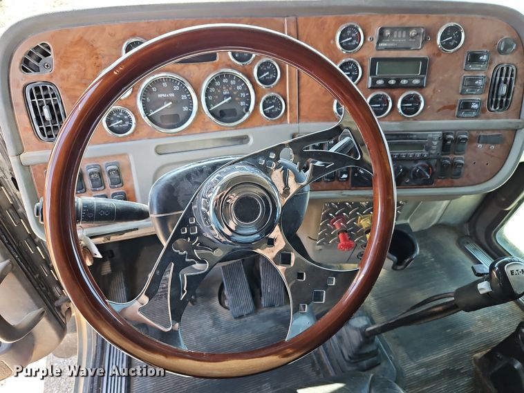 image for item EI3640 2006 Peterbuilt 379 semi truck