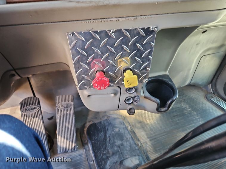 image for item EI3640 2006 Peterbuilt 379 semi truck