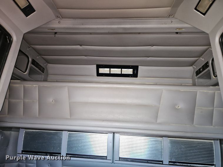 image for item EI3640 2006 Peterbuilt 379 semi truck