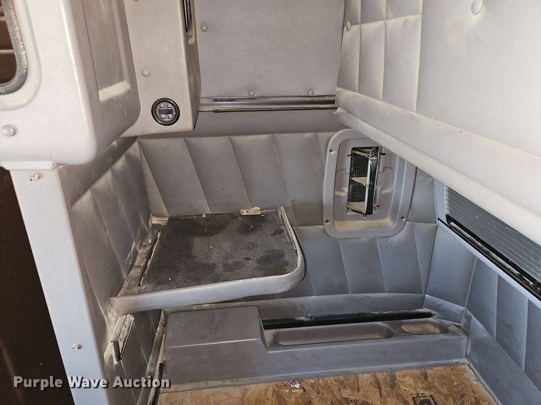 image for item EI3640 2006 Peterbuilt 379 semi truck