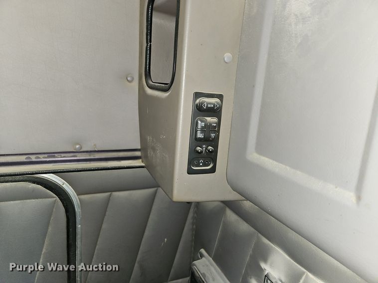 image for item EI3640 2006 Peterbuilt 379 semi truck