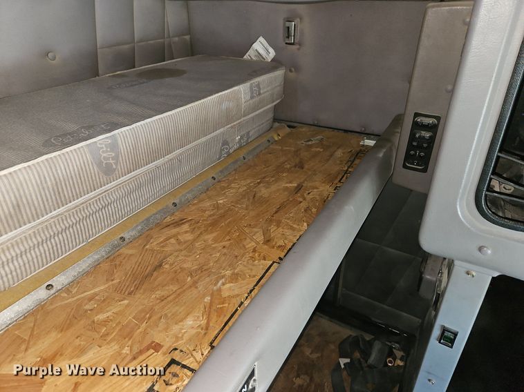 image for item EI3640 2006 Peterbuilt 379 semi truck