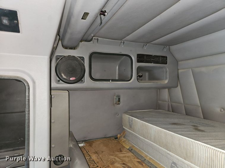 image for item EI3640 2006 Peterbuilt 379 semi truck