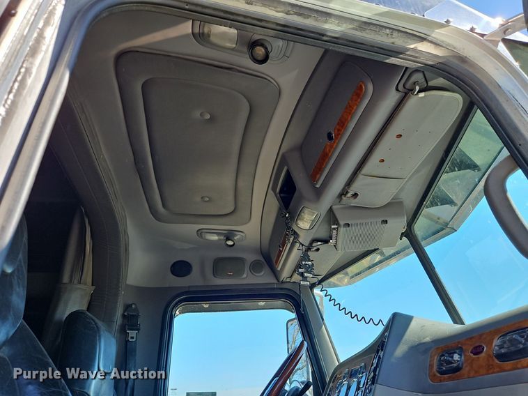 image for item EI3640 2006 Peterbuilt 379 semi truck