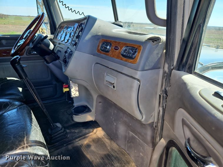 image for item EI3640 2006 Peterbuilt 379 semi truck