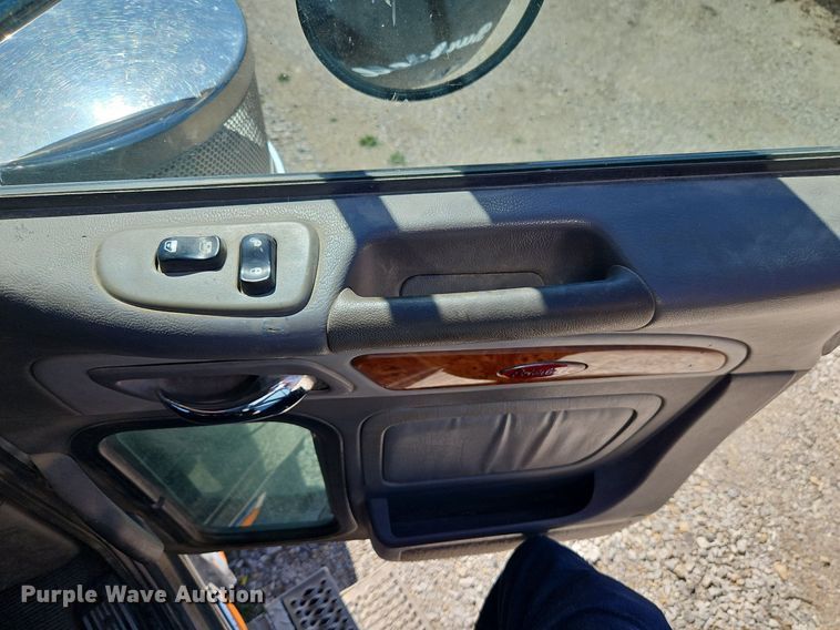 image for item EI3640 2006 Peterbuilt 379 semi truck