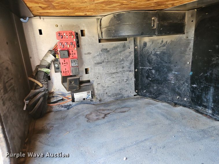 image for item EI3640 2006 Peterbuilt 379 semi truck