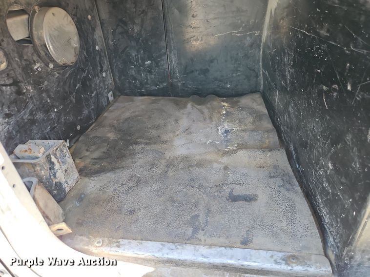 image for item EI3640 2006 Peterbuilt 379 semi truck