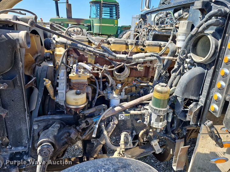 image for item EI3640 2006 Peterbuilt 379 semi truck