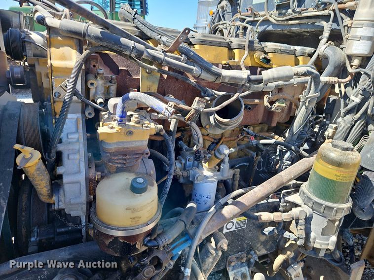 image for item EI3640 2006 Peterbuilt 379 semi truck