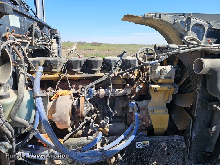 image for item EI3640 2006 Peterbuilt 379 semi truck