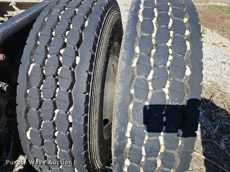 image for item EI3640 2006 Peterbuilt 379 semi truck