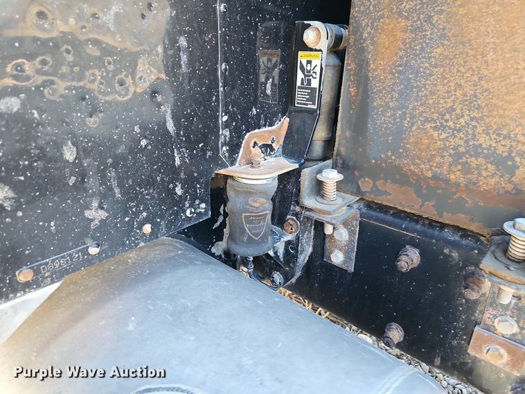 image for item EI3640 2006 Peterbuilt 379 semi truck