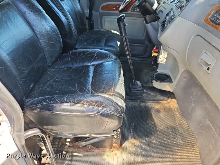 image for item EI3640 2006 Peterbuilt 379 semi truck