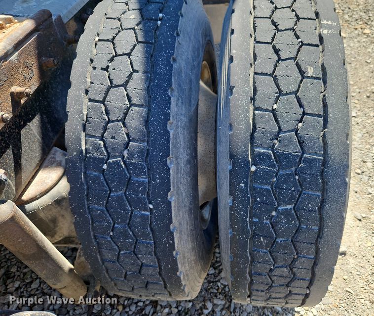 image for item EI3640 2006 Peterbuilt 379 semi truck