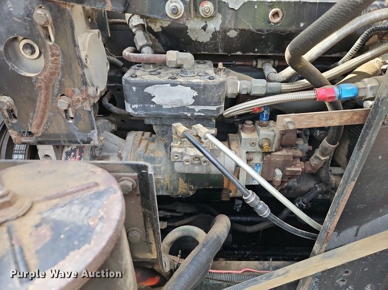 image for item EI3646 2000 International  9400i semi truck