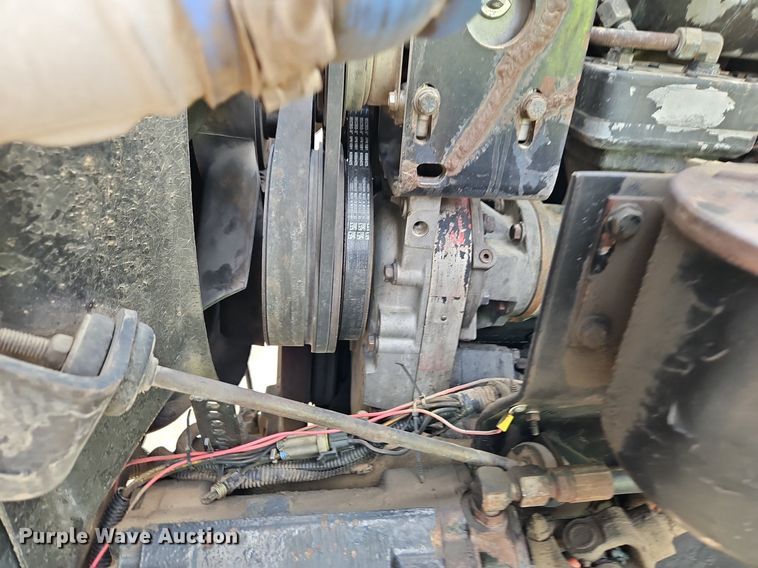 image for item EI3646 2000 International  9400i semi truck