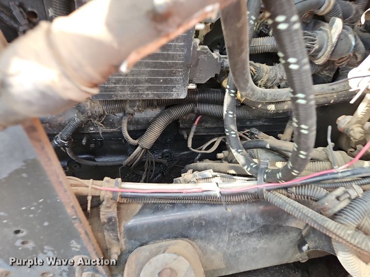 image for item EI3646 2000 International  9400i semi truck