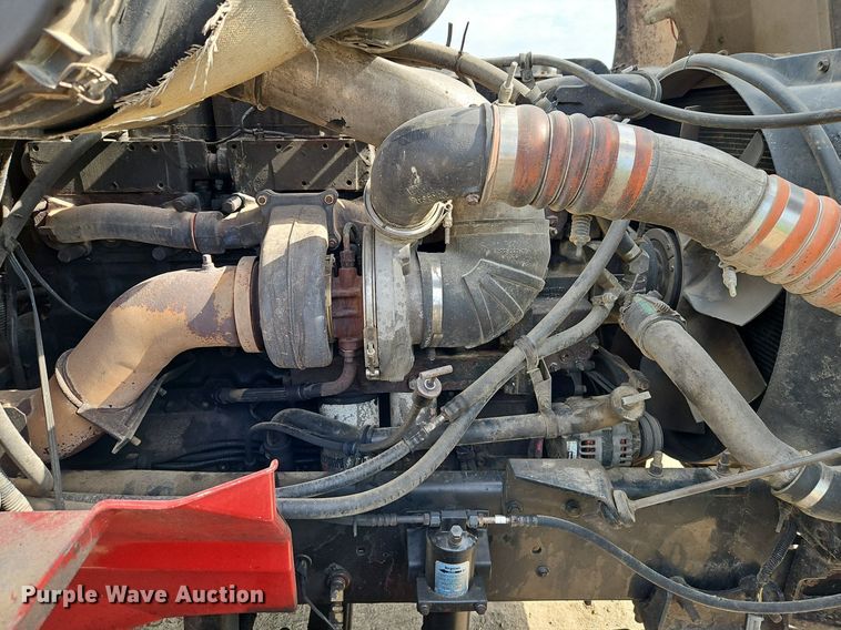 image for item EI3646 2000 International  9400i semi truck