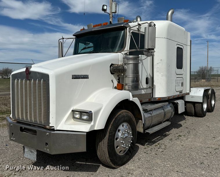 image for item EJ0317 2006 Kenworth T800 semi truck