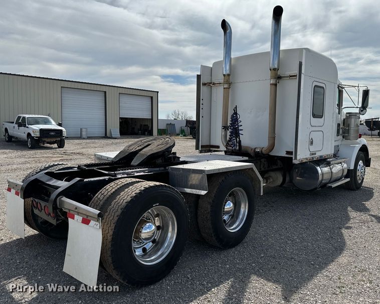 image for item EJ0317 2006 Kenworth T800 semi truck