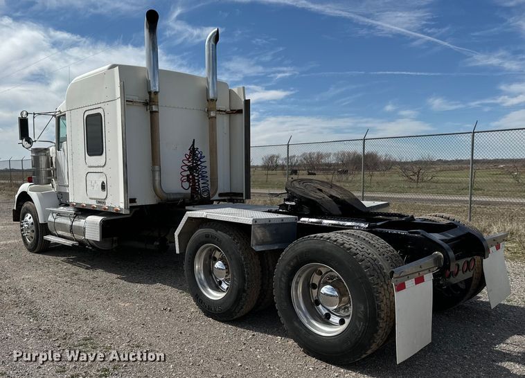 image for item EJ0317 2006 Kenworth T800 semi truck