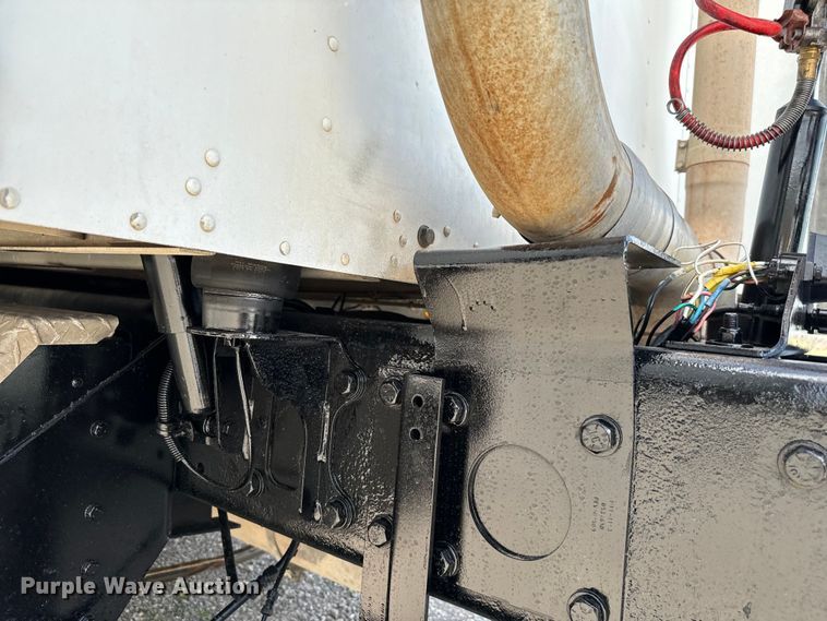 image for item EJ0317 2006 Kenworth T800 semi truck