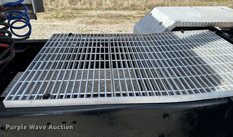 image for item EJ0317 2006 Kenworth T800 semi truck