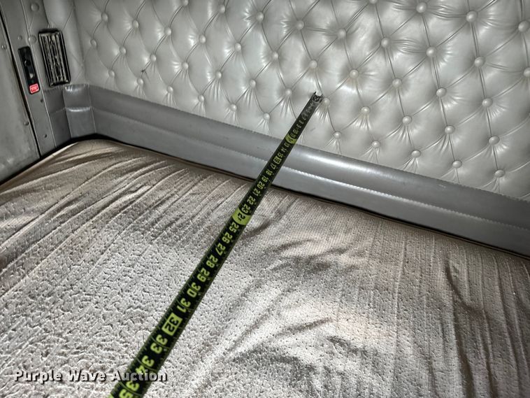 image for item EJ0317 2006 Kenworth T800 semi truck