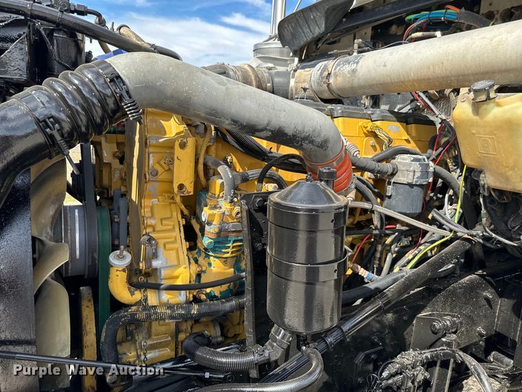 image for item EJ0317 2006 Kenworth T800 semi truck