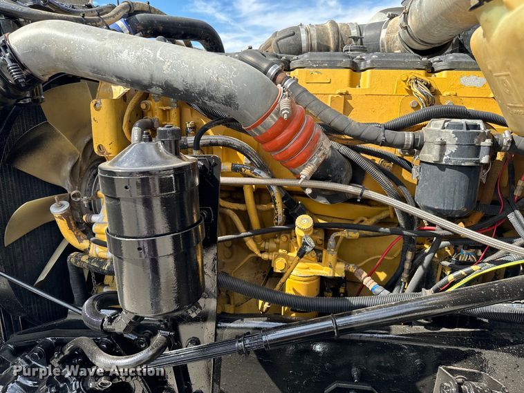 image for item EJ0317 2006 Kenworth T800 semi truck