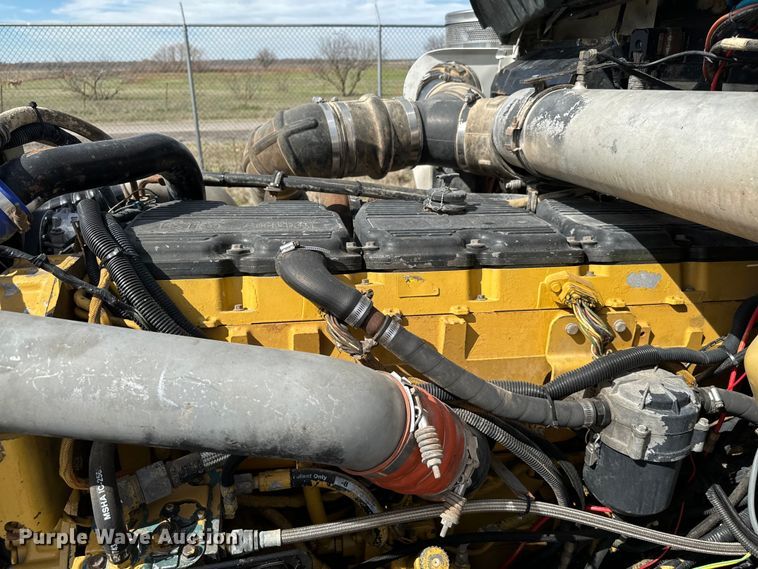 image for item EJ0317 2006 Kenworth T800 semi truck