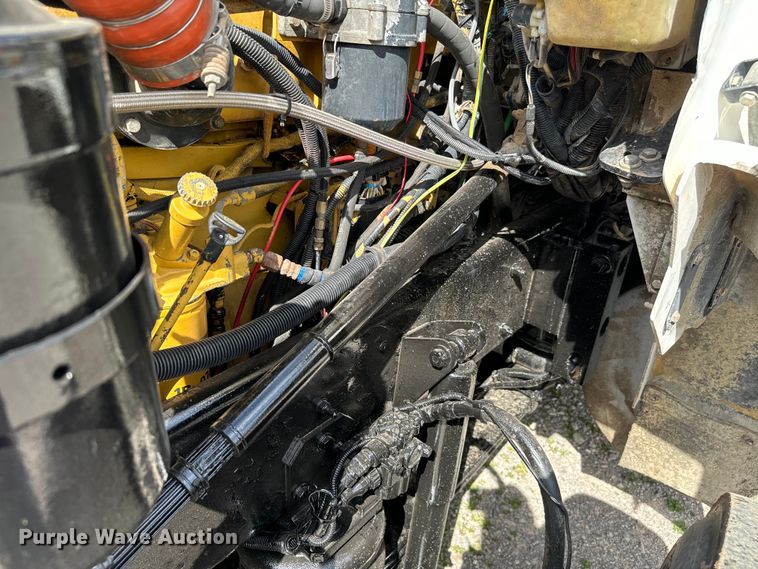 image for item EJ0317 2006 Kenworth T800 semi truck