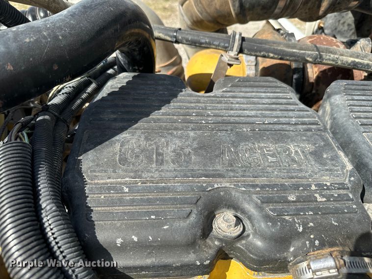 image for item EJ0317 2006 Kenworth T800 semi truck