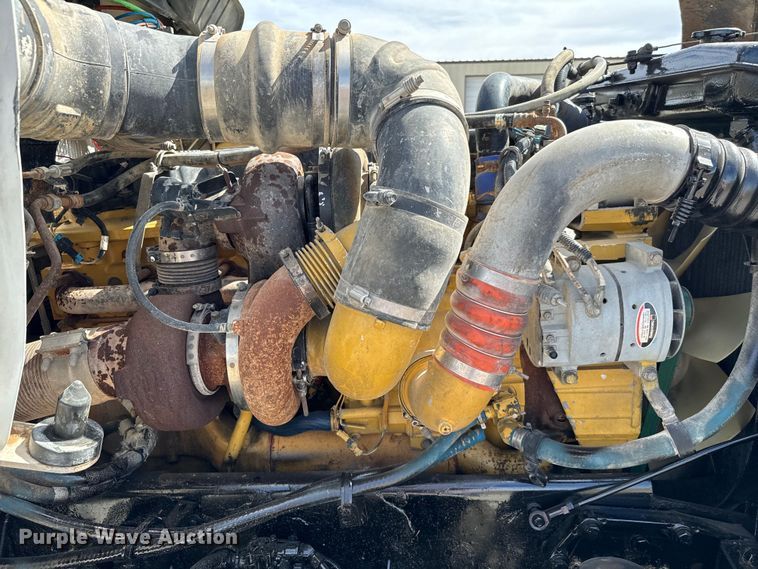 image for item EJ0317 2006 Kenworth T800 semi truck