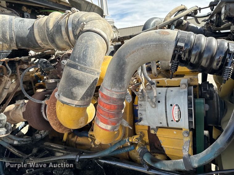 image for item EJ0317 2006 Kenworth T800 semi truck