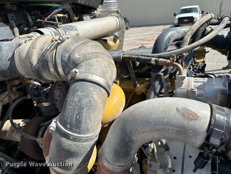 image for item EJ0317 2006 Kenworth T800 semi truck