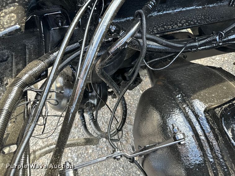 image for item EJ0317 2006 Kenworth T800 semi truck