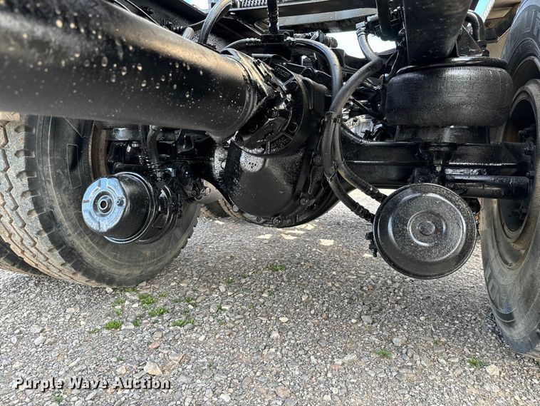 image for item EJ0317 2006 Kenworth T800 semi truck