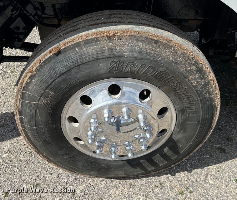 image for item EJ0317 2006 Kenworth T800 semi truck