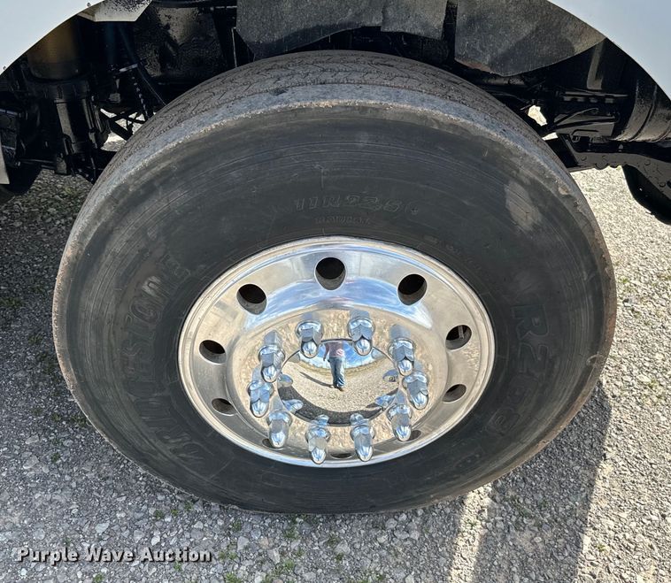 image for item EJ0317 2006 Kenworth T800 semi truck