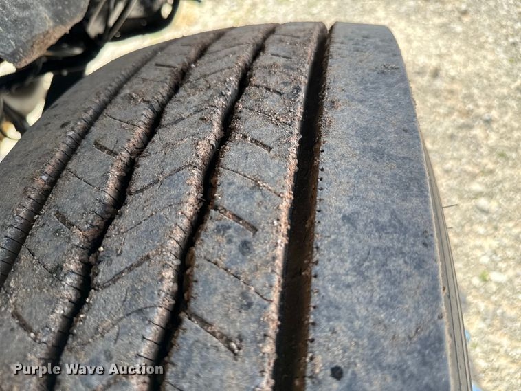 image for item EJ0317 2006 Kenworth T800 semi truck