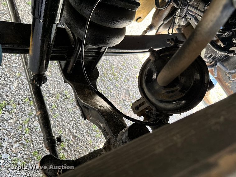 image for item EJ0317 2006 Kenworth T800 semi truck