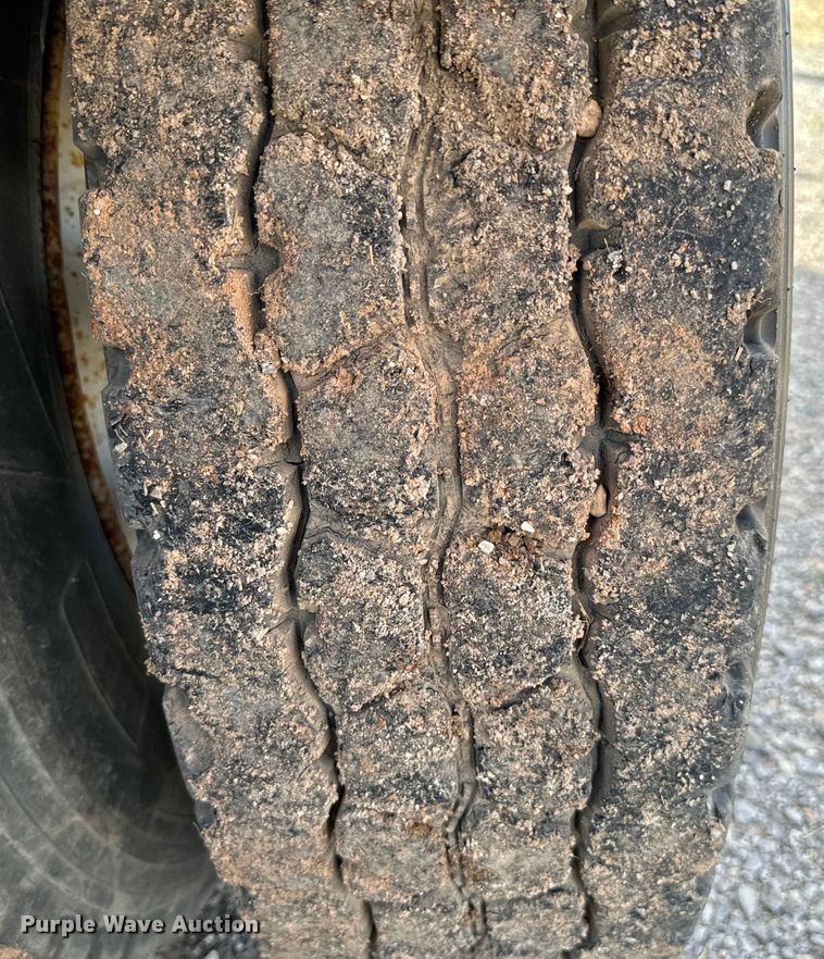 image for item EJ0317 2006 Kenworth T800 semi truck