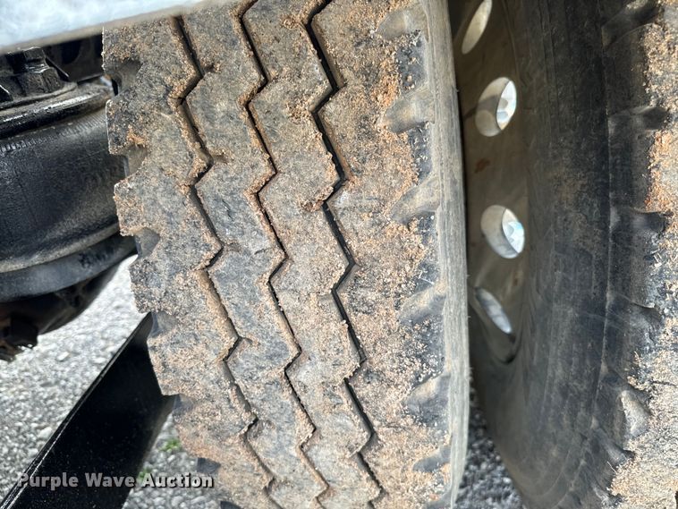 image for item EJ0317 2006 Kenworth T800 semi truck