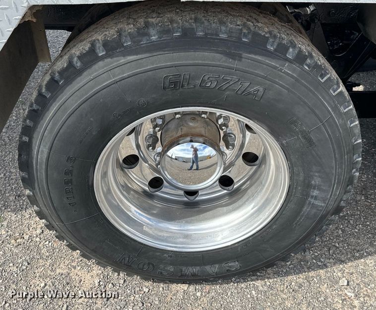 image for item EJ0317 2006 Kenworth T800 semi truck