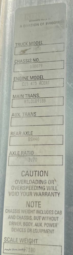 image for item EJ0317 2006 Kenworth T800 semi truck