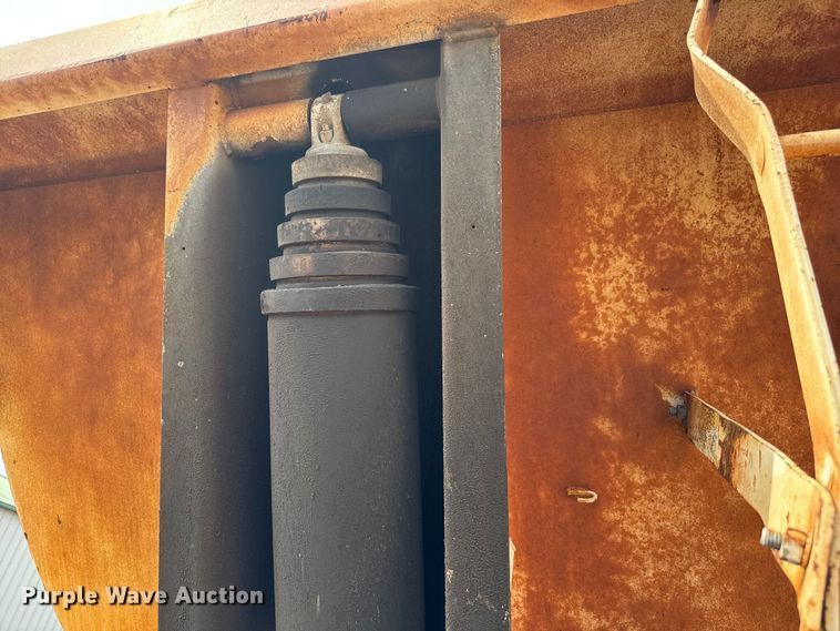 image for item EJ0335 1991 Fruehauf  DRXX-M2-32 end dump trailer