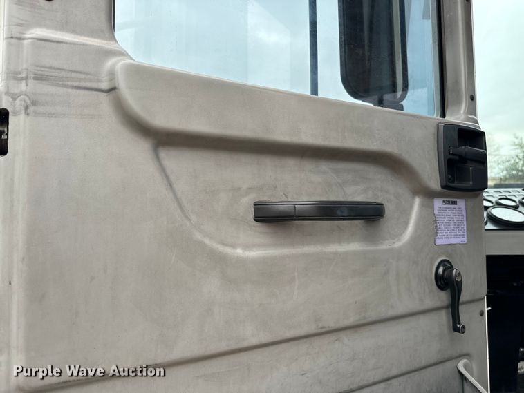 image for item EJ0347 Kalmar  Ottawa 4x2 yard truck